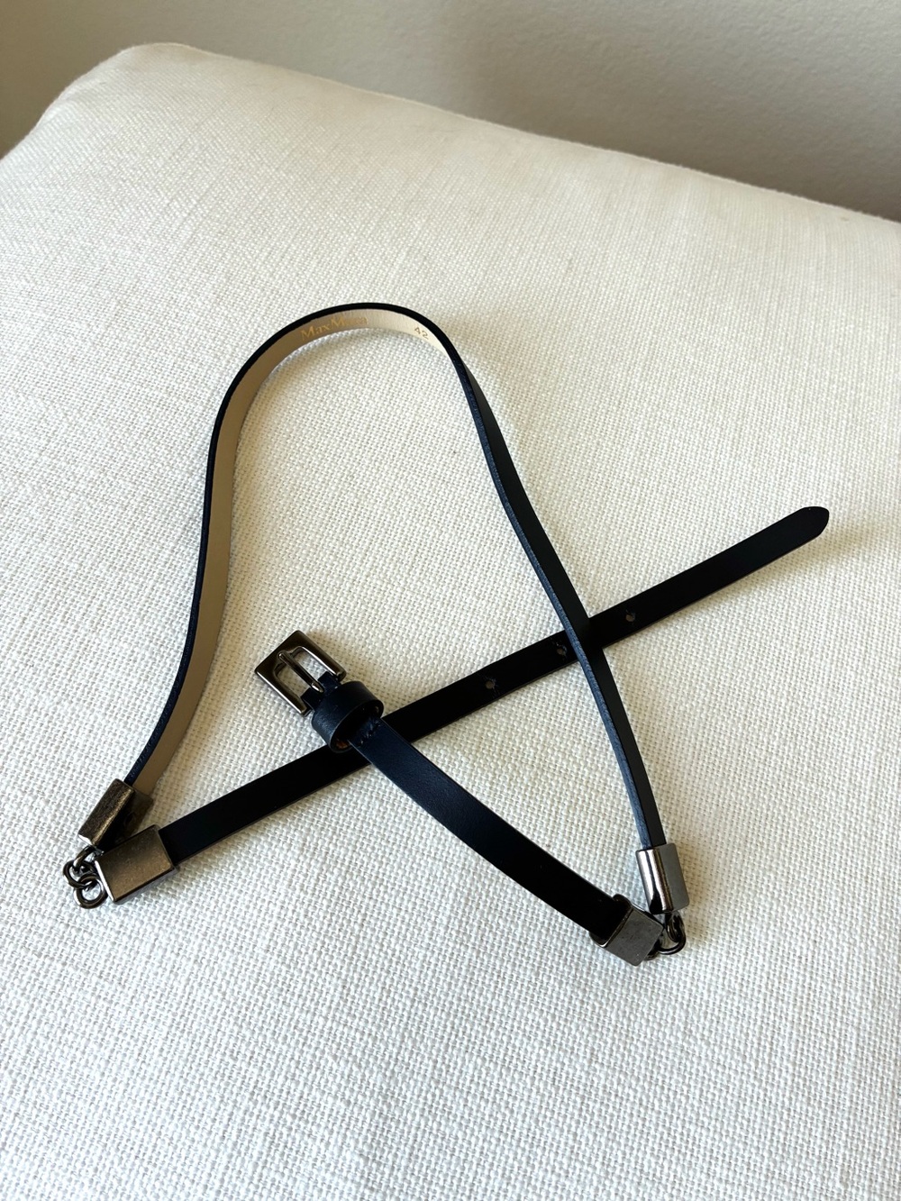 MaxMara Dark Navy Skinny Leather Belt - Size 42 (75cm) - Elegant Minimalist